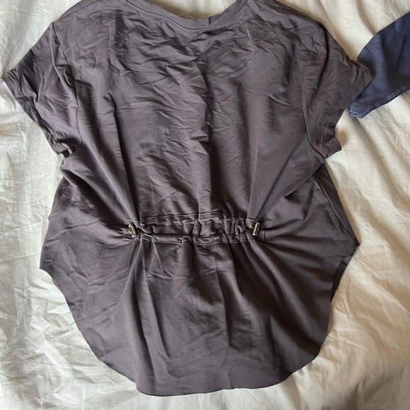 Gymshark T-Shirt - Picture 2 of 2